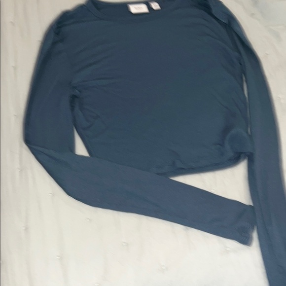 Brandy Melville Charcoal Long Sleeve Crop Top - Picture 4 of 5